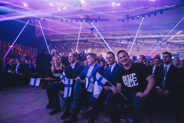 It's cool how also royals are interested in tech and startup scene! Welcome to #slush17 HRH Prince Daniel and HRH Duke of Cambridge, here pictured with <a href="/mvikkula/">Marianne Vikkula</a>, <a href="/niinisto/">Sauli Niinistö</a> &amp; <a href="/ipaananen/">Ilkka Paananen</a> 😊  <a href="/KensingtonRoyal/">The Prince and Princess of Wales</a> <a href="/Kungahuset/">Kungahuset</a>

📸: <a href="/PetriAPhoto/">Petri Anttila</a>