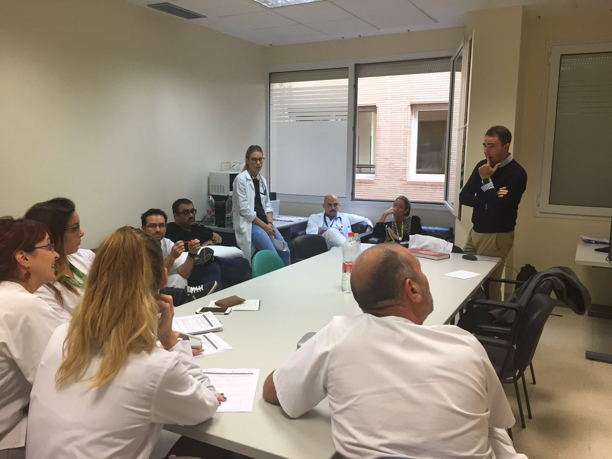 UrgPoniente's tweet photo. Nueva sesión clínica de #codigoictus en @UrgPoniente. Siempre intentando mejorar #formacion @Pacom74P @Salvamaroto @Formacion_ASPon @AS_HPoniente @albamartosrosa @Abreaun https://t.co/BZqeFq1RiR