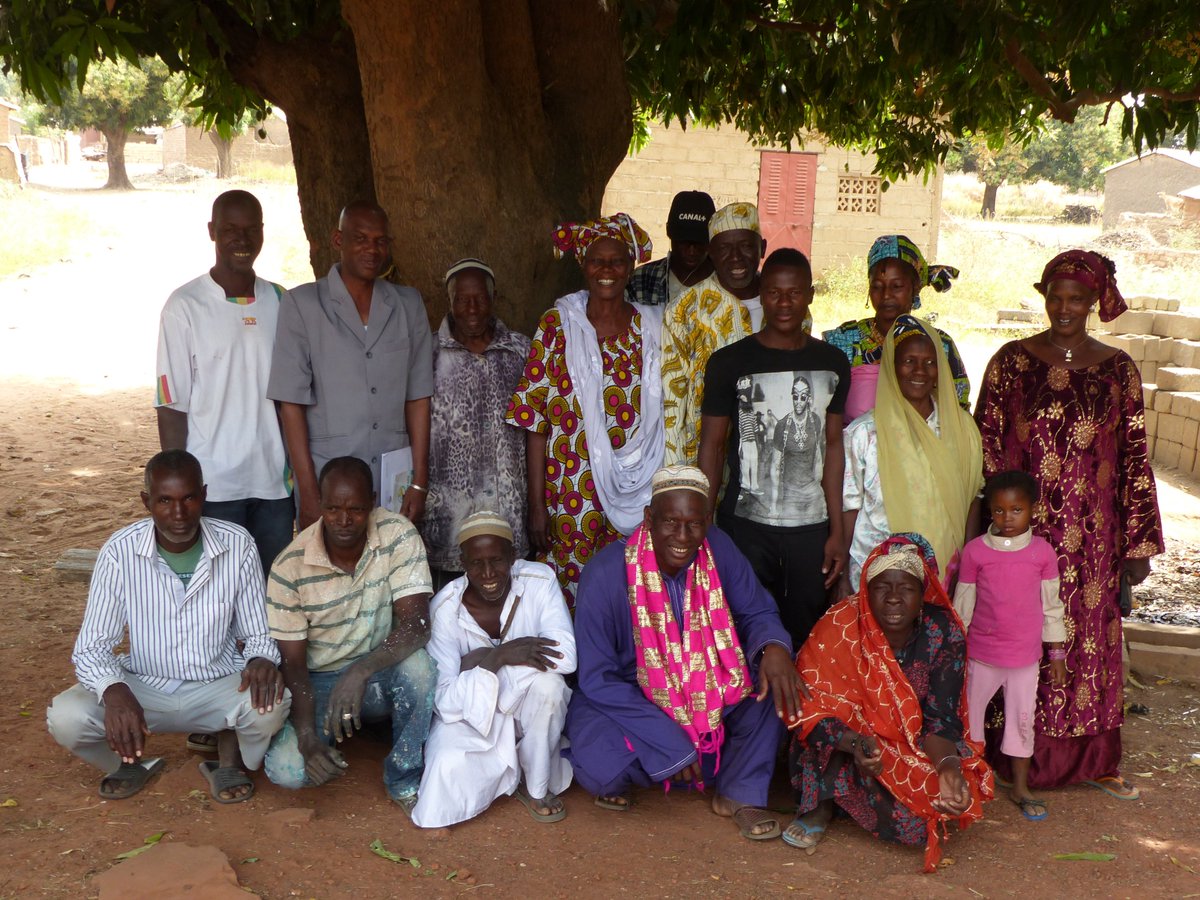 ICRISAT_HOPE's tweet photo. Meeting with the farmers of Kamalé village,35 km southwest of #Bamako. Mrs.Tata Keita,a producer & others farmers organized themselves into a cooperative to strengthen their capacities & become seed producers through the training offered under the #HOPEIIProject. #ICRISAT #Mali https://t.co/sY2UOVrXzx