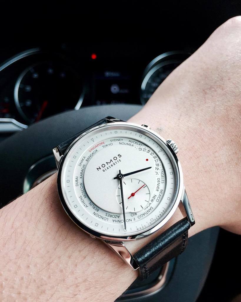 watchmedico's tweet photo. German on German with a splash of Singapore. It's a good day.

#watchmedico #nomosreddot #littlereddot #nomosglashuette #nomos #nomoszurich #zurichweltzeit #weltzeit #thehourglass #nomosglashütte #limitededition #singapore #puristspro https://t.co/6ROvblid90 https://t.co/hOYqFY3VyT