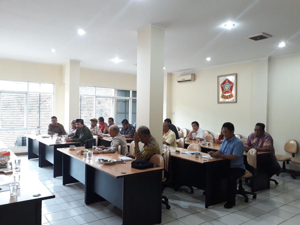 Memimpin Rapat Pleno V Depinas SOKSI di Graha SOKSI Jl. Raya Pasar Minggu Jakarta Selatan..Terima kasih kpd pengurus dan kader yg hadir pd hari ini..

#MajuTerusPantangMundur