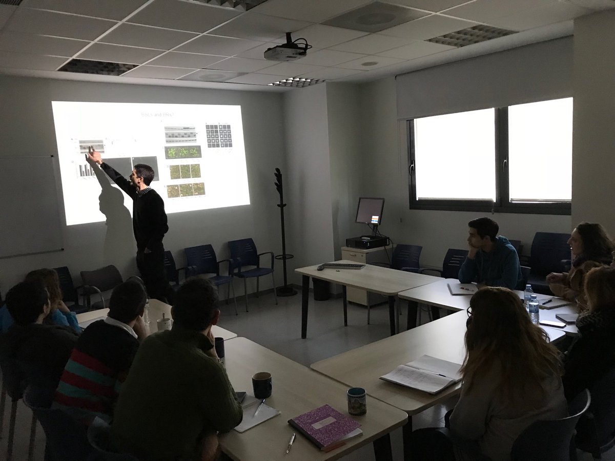 Ana_CanoDelgado's tweet photo. Master Class about #Brassinosteroids #BSU phosphatases @ThaleCress @CRAGENOMICA by Santiago Mora-García #DEANN EU funded research https://t.co/uTn1vW1cjf
