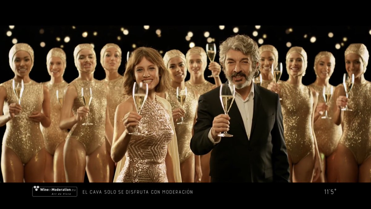 cristergarcia's tweet photo. Anuncios que huelen a Navidaad!! Que arte tiene Ricardo Darín 👏🏻👏🏻🥂🥂
CLICK-> https://t.co/GAdFM1cHnv
🎄🎅🏻🎶🎞
#cava #turron #arboldenavidad #comerycomer #ricardodarin #champagne #ANUNCIOS #Advertising #music #AYQueDerroche #AndaLevantaJ30 https://t.co/JkYBk2TbLI