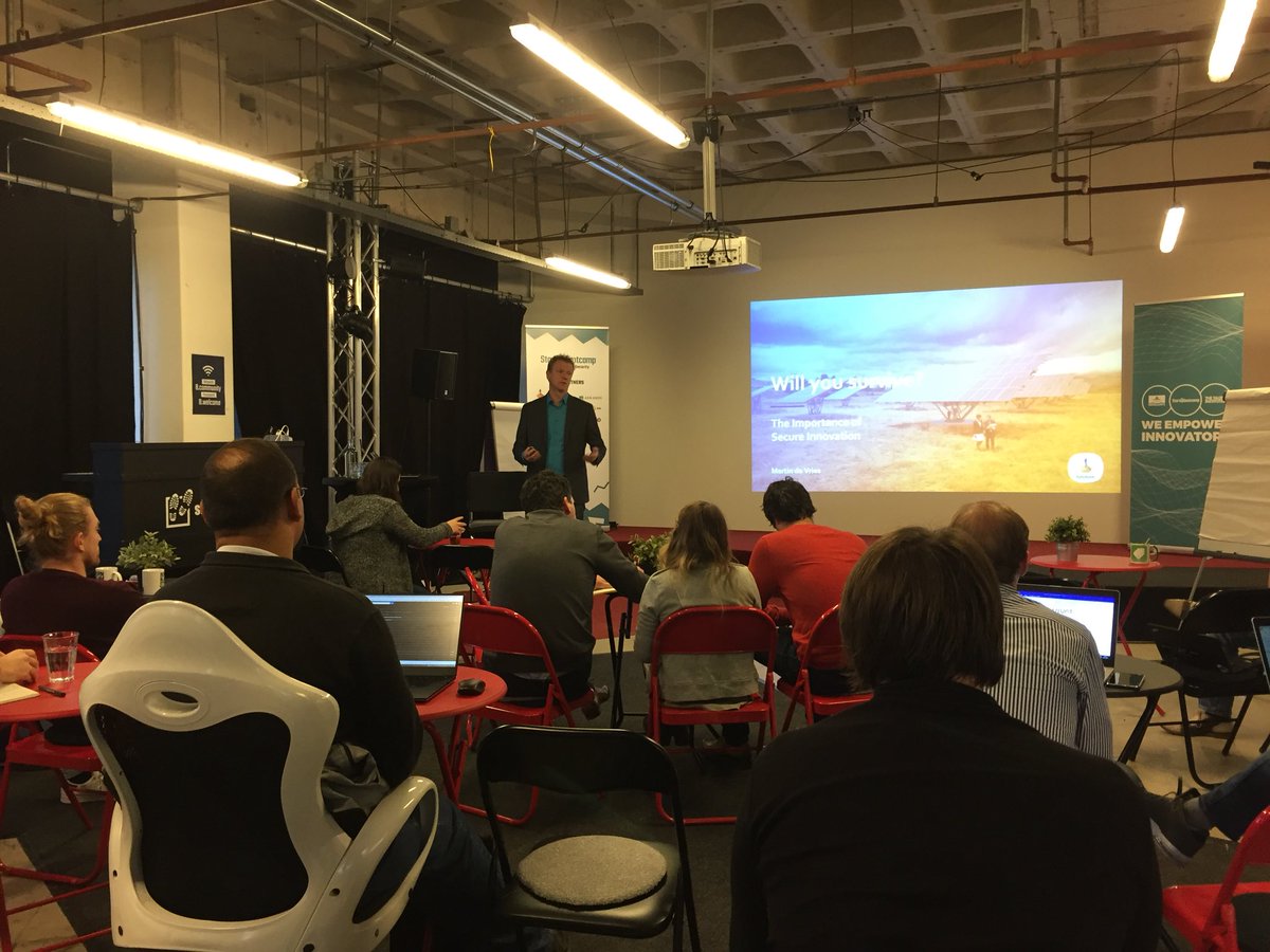 ekleinveld's tweet photo. .@DeVriesJm of @Rabobank sharing with @sbcfintechcyber startups how they help #startups be more secure. Thanks for helping our startups here and at @Emerce #efinancials @harrievo @MichaelFinTech ! https://t.co/4zAjAuQtOP