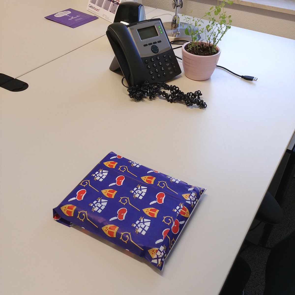GeraLogtenberg's tweet photo. Dat is nou leuk! De Sint heeft ook het @HIPoverijssel gevonden! #cadeautje #stage https://t.co/Tyu0jOGsIC