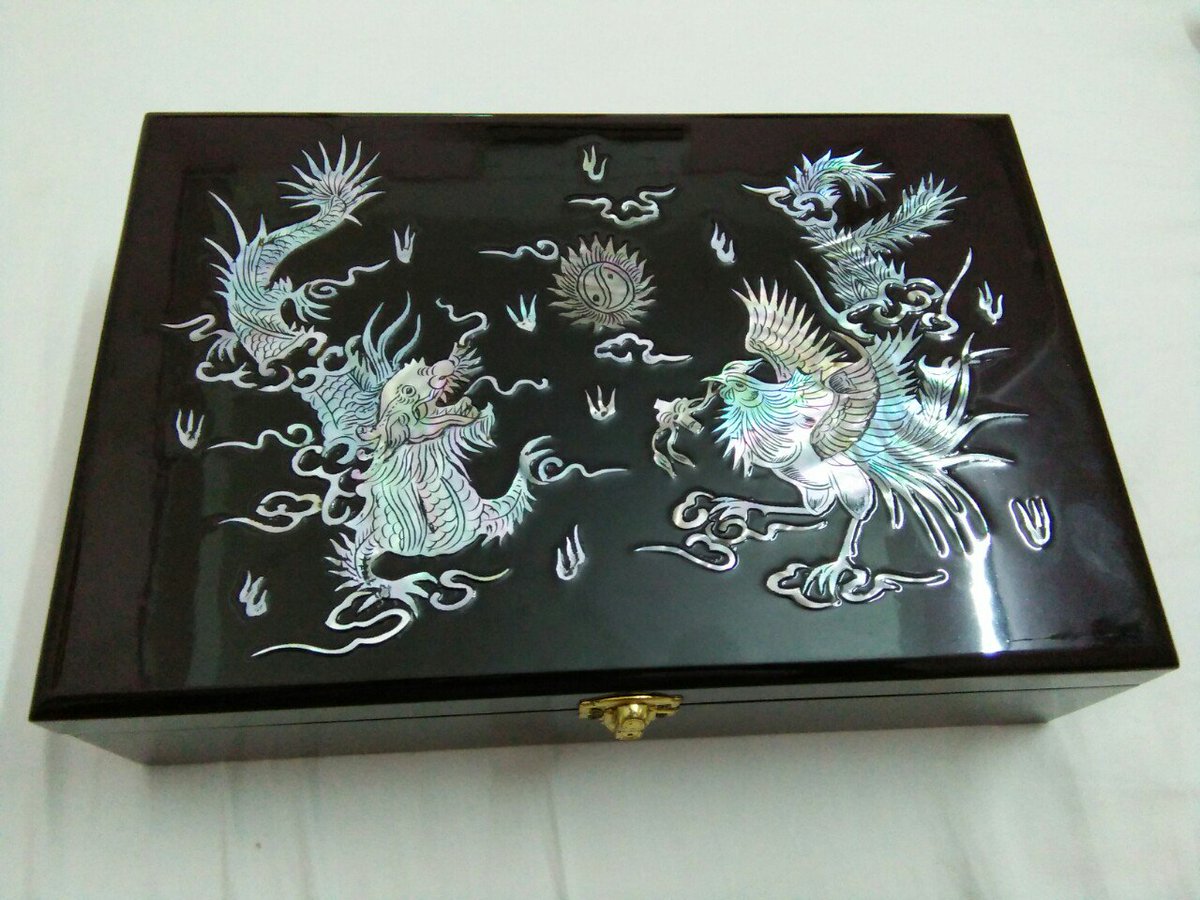 vinalacquerware's tweet image. Mother of pearl lacquer jewerly box 
 1/   box big size: Name : Long Phụng(Dragon Phoenix)
 L 30CM W 20CM H 8 CM.
 2/   box medium size: Name: Two Miss .
 L 24 CM W 14CM H 6 CM
 3/   box small size Name: Six Miss.
 L 17CM W 12CM H 5.5CM
 Made in Viet nam. Ship From Viet Nam.