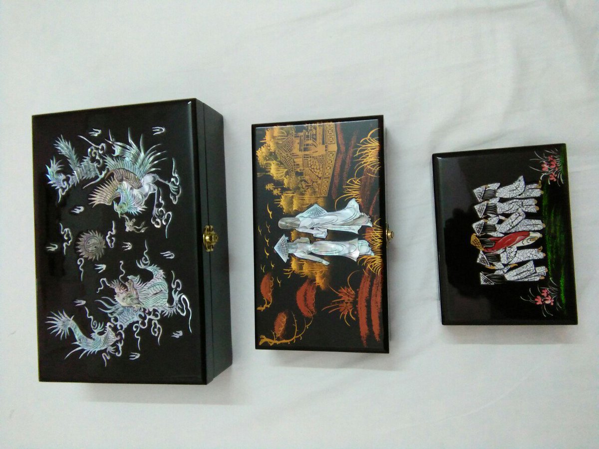 vinalacquerware's tweet image. Mother of pearl lacquer jewerly box 
 1/   box big size: Name : Long Phụng(Dragon Phoenix)
 L 30CM W 20CM H 8 CM.
 2/   box medium size: Name: Two Miss .
 L 24 CM W 14CM H 6 CM
 3/   box small size Name: Six Miss.
 L 17CM W 12CM H 5.5CM
 Made in Viet nam. Ship From Viet Nam.