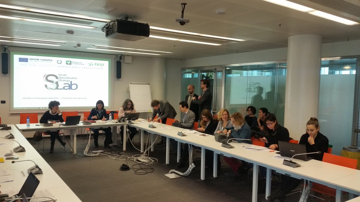 MBAC14's tweet photo. In @LombardiaOnLine inizia la IV edizione di "Living room of emerging industries": momento di collaborazione tra stakeholder #S3lab #Emergingindustries @LombardiaInnova @LDelGobbo #9CTL https://t.co/ojC7XLD9za