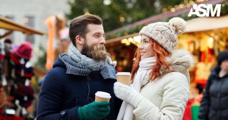 GLS_Spain's tweet photo. De todo lo que envuelve la #navidad, los mercados son #tradiciones muy especiales y emotivas. 🎅🏻  Por eso, esta semana en el #BlogASM os descubrimos... ¡Los mercados navideños más típicos del mundo! 🎄 ¿Los conocéis? 🤓  https://t.co/nfydjZS3A2 https://t.co/PdufgR4vEr