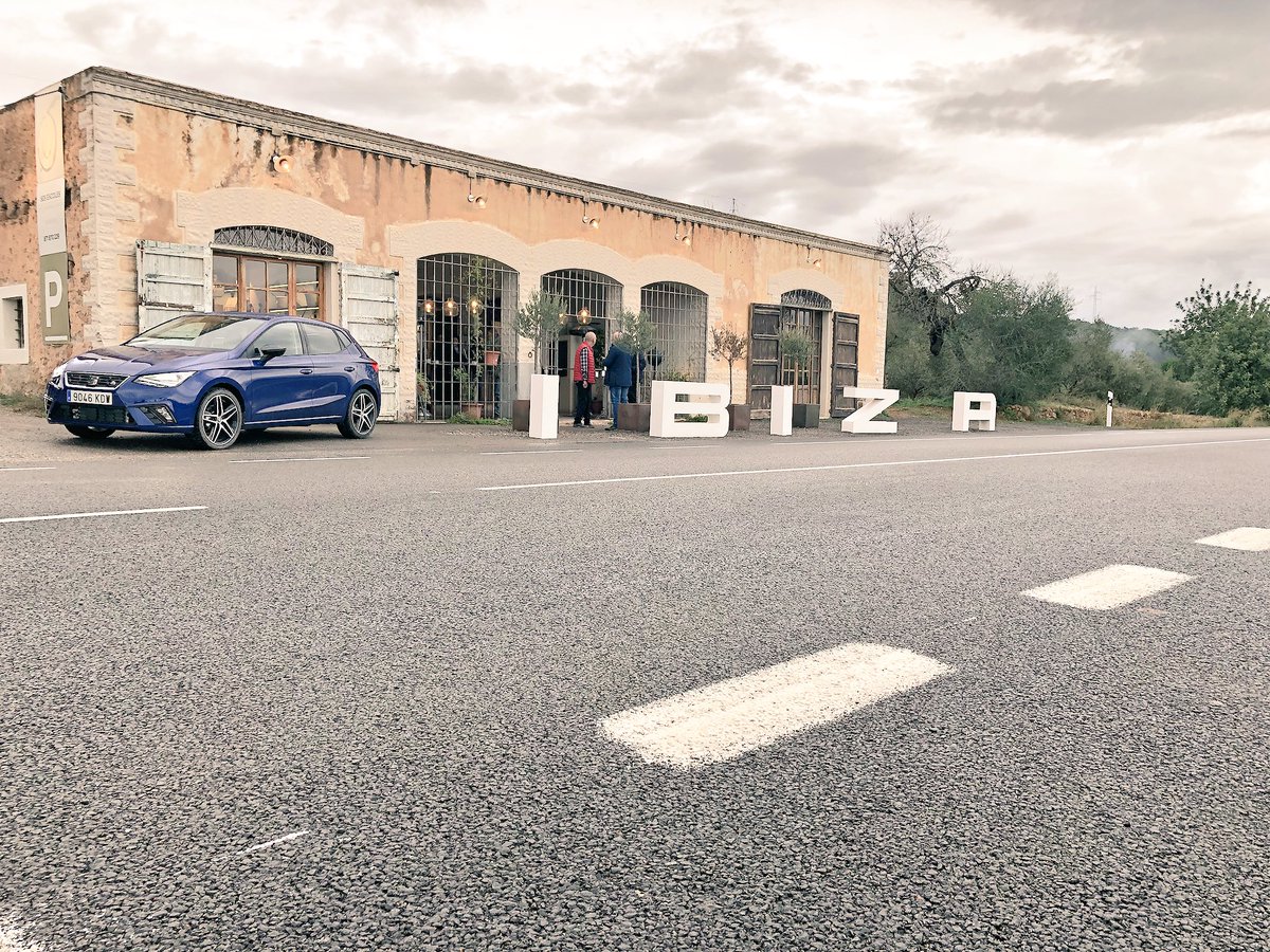 MotorLobby's tweet photo. El nuevo @tuSEAT #ibizadiesel emite casi un 20% menos de #NOX de lo q permite la normativa, y su comportamiento es plenamente satisfactorio gracias a un motor siempre lleno. 3 versiones desde 12.760β¬ de #stickerprice. https://t.co/xotiSduJLg