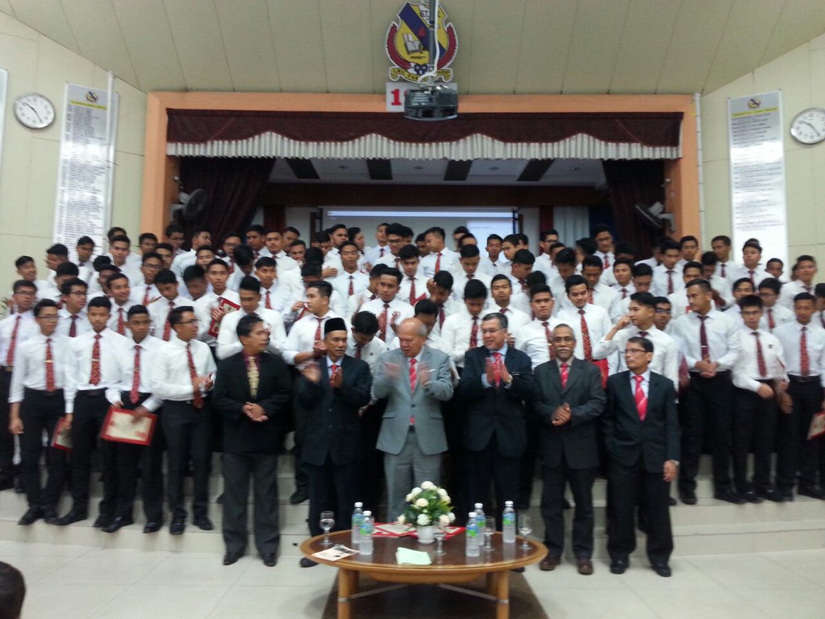 twtstaripoh's tweet photo. Graduation day. Good luck in your future undertaking Galavii57.

#starian
#batch57
#staroba https://t.co/hGhsPJVp8y