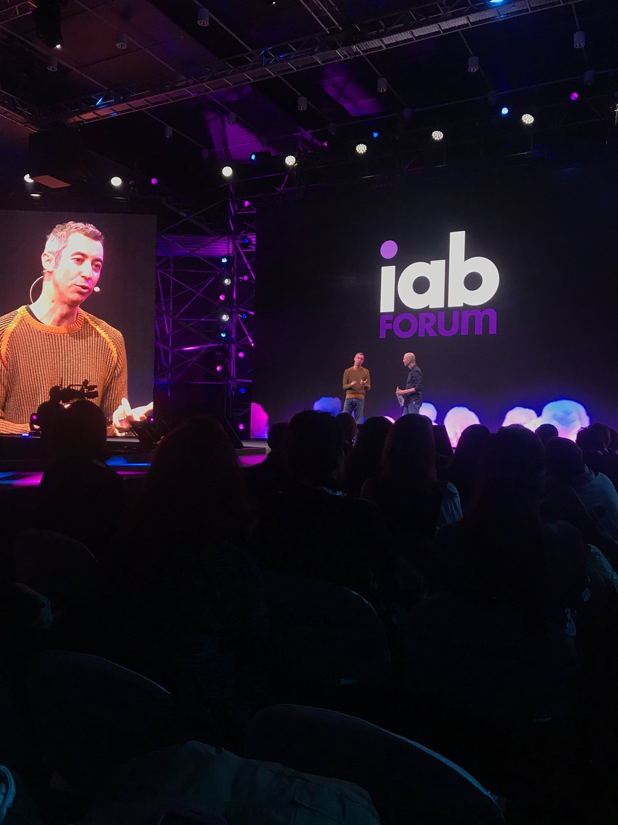 LetiziaConte2's tweet photo. La buona riuscita di una battuta dipende anche dallo stile con cui viene raccontata! @paolokessisoglu @IABItalia #IabForum #iabforum17 #30novembre https://t.co/JGOtx0YHqo