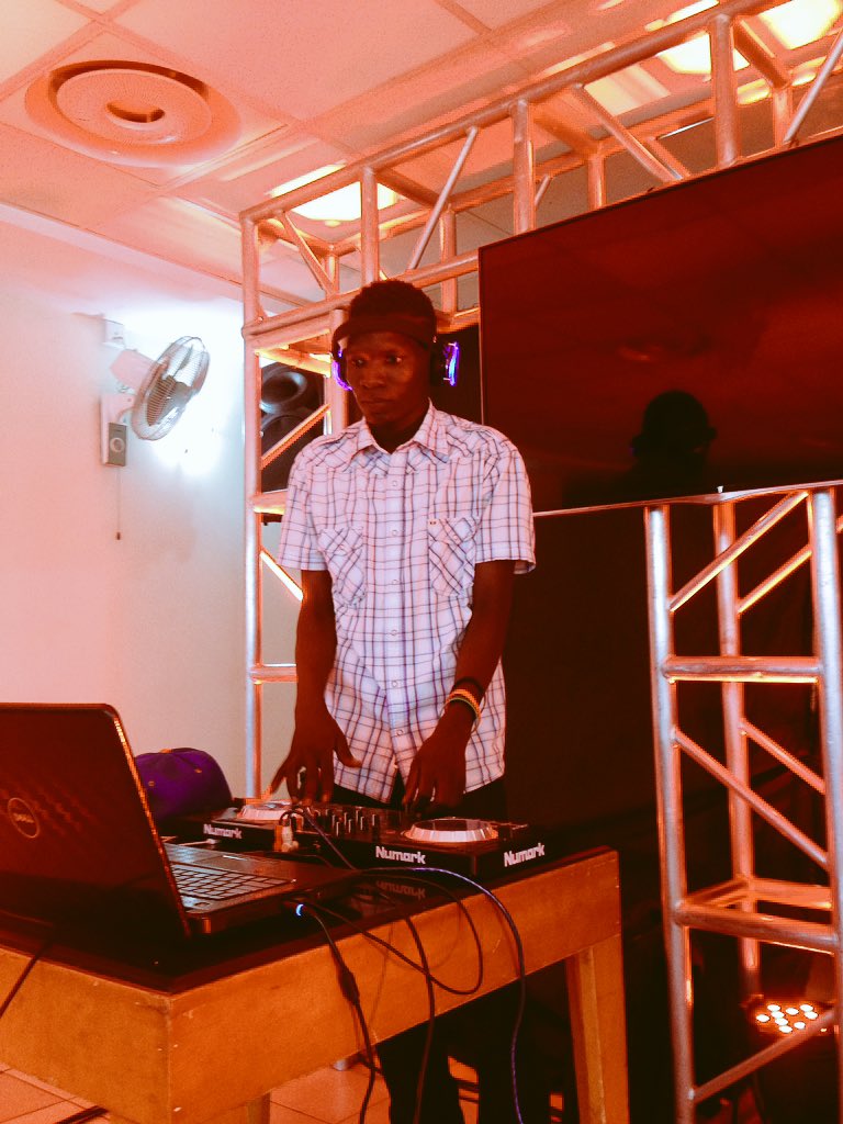 SRVictor256's tweet photo. Empire stage of Mind... dnt see me choppin loops n call me insane cz u ain't hearing the music #SilentDisco #PartyLounge @Airtel_Ug #EndOfYearParty #Gospel #stage https://t.co/OA3n3fG2bK