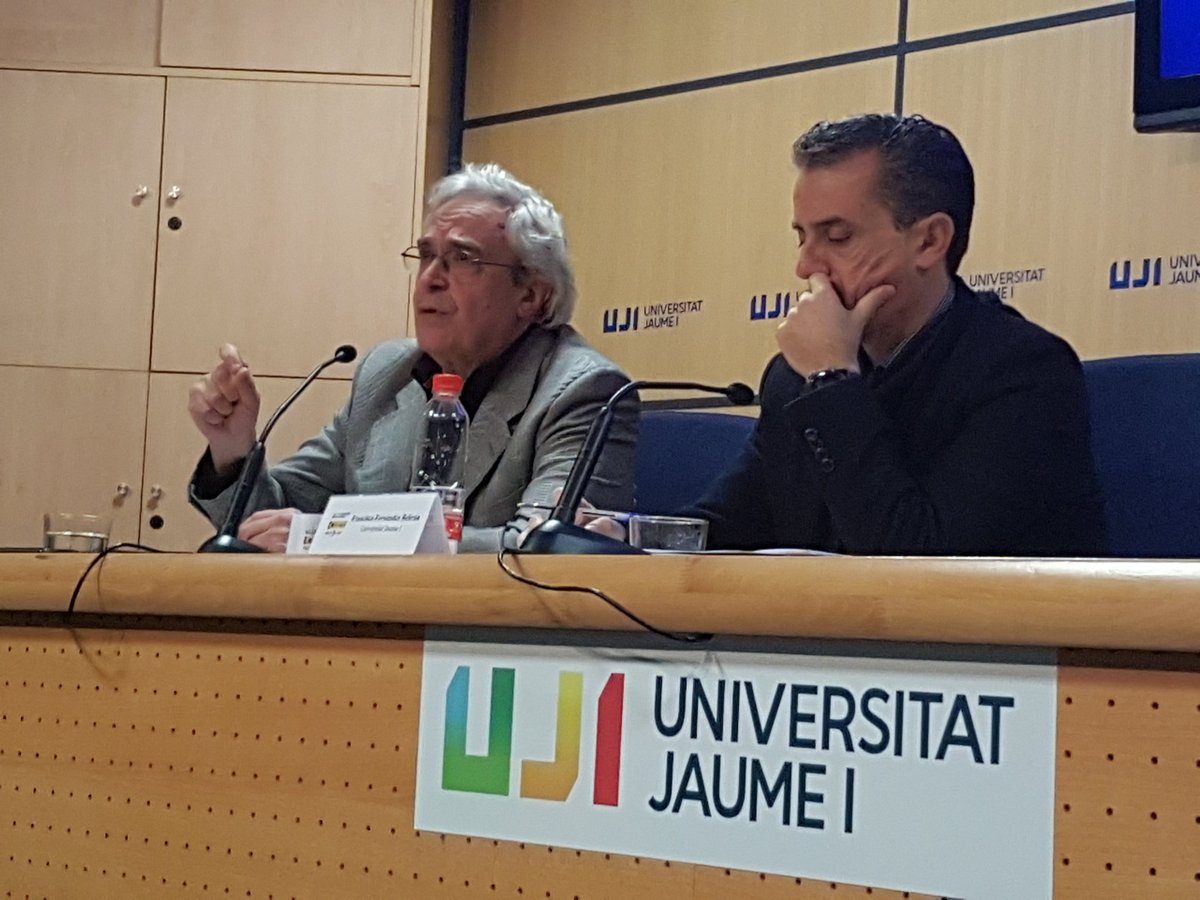 RosanaSanahuja's tweet photo. Andoni Ibarra reflexiona sobre #RRI y el rediseño institucional que supone para evolucionar hacia un tejido de redes de conocimiento #RSUJI https://t.co/cbkd63BpRT