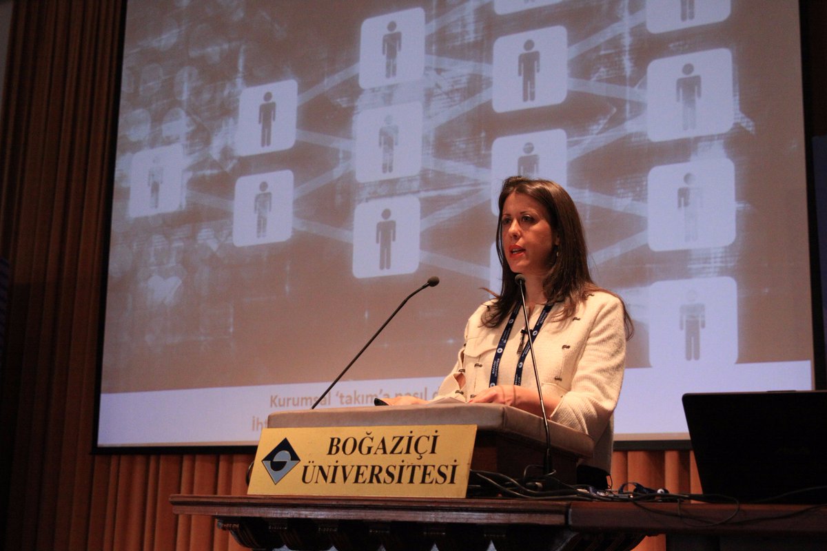 "Teknolojik gelişimle, iç iletişimde dönüşüm nasıl oldu?" adlı sunumuyla <a href="/AnadoluGrubu/">Anadolu Grubu</a> Dijital İletişim ve İçerik Yöneticisi Çiğdem Keskin 'i dinledik. #itibariyonetenler