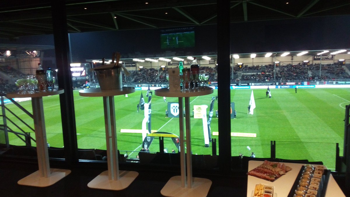 sibyllinescapad's tweet photo. Hier soir nous avons passé une superbe soirée à l'occasion du Match SCO-Rennes ! ⚽️
Merci à la ville d'@Angers à @ChristopheBechu pour l'invitation🥂
Merci également à @AngersSCO pour l'accueil 😊 https://t.co/s5lXQu82NP