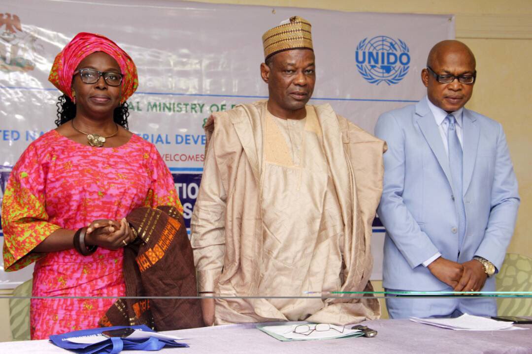 FMEnvng's tweet photo. Federal Govt in collaboration with @UNIDO_Nigeria holds a National Stakeholders Review and Validation Workshop on the Draft National Policy on Solid Waste Management in Nigeria #SolidWasteNG https://t.co/L6OyXjyyL2