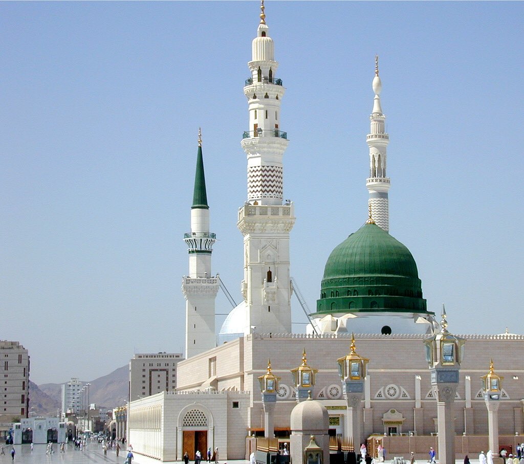 fendeq's tweet photo. وأحسن منك لم تر قط عيني
وأجمل منك لم تلد النساءُ
خـلقت مبـرأً من كـل عـيب 
كأنـك قد خـلقـت كـما تـشـاءُ
.
كل عام و أنتم بخير بمناسبة 
#ذكرى_المولد_النبوي https://t.co/jJ8POn5zT4