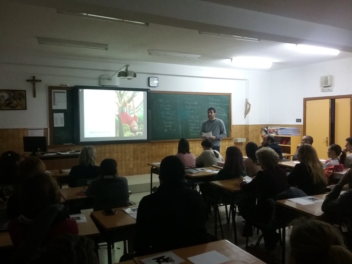 maristaslugo's tweet photo. Claustro Marista de Lugo en sesión de formación de Cultura de Pensamento e Avaliación #icrezco #iapprendo https://t.co/07HtXDLZzT
