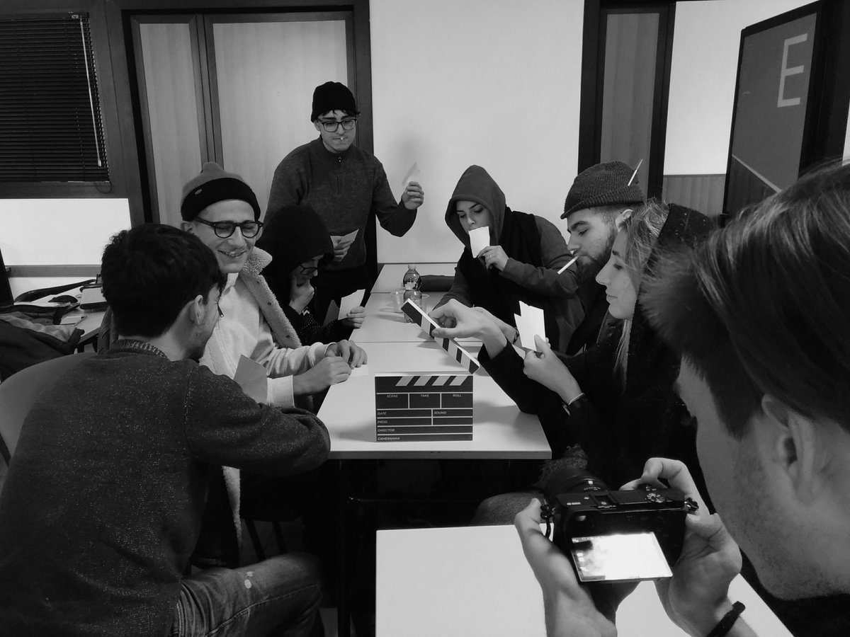 lacriscros's tweet photo. Salto nel 1895 con #storiadeimedia tempo dei #Lumière spot #ciakiusve primi film #bianconero #cinemamuto https://t.co/0DKh8gJ0ft