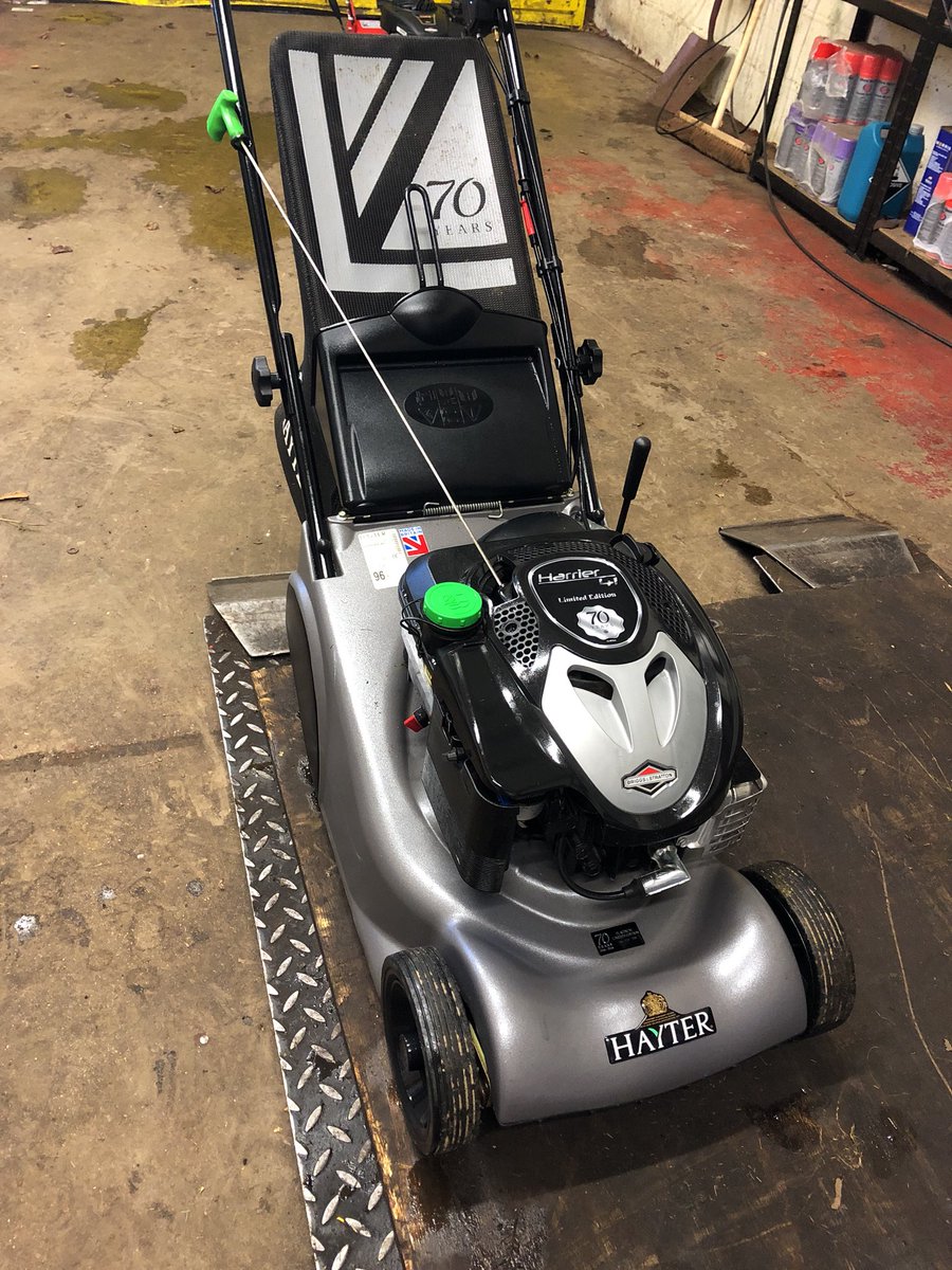 edsmowers's tweet photo. 1st service complete on one of our limited edition @HayterMowers https://t.co/pXrFFj14GV