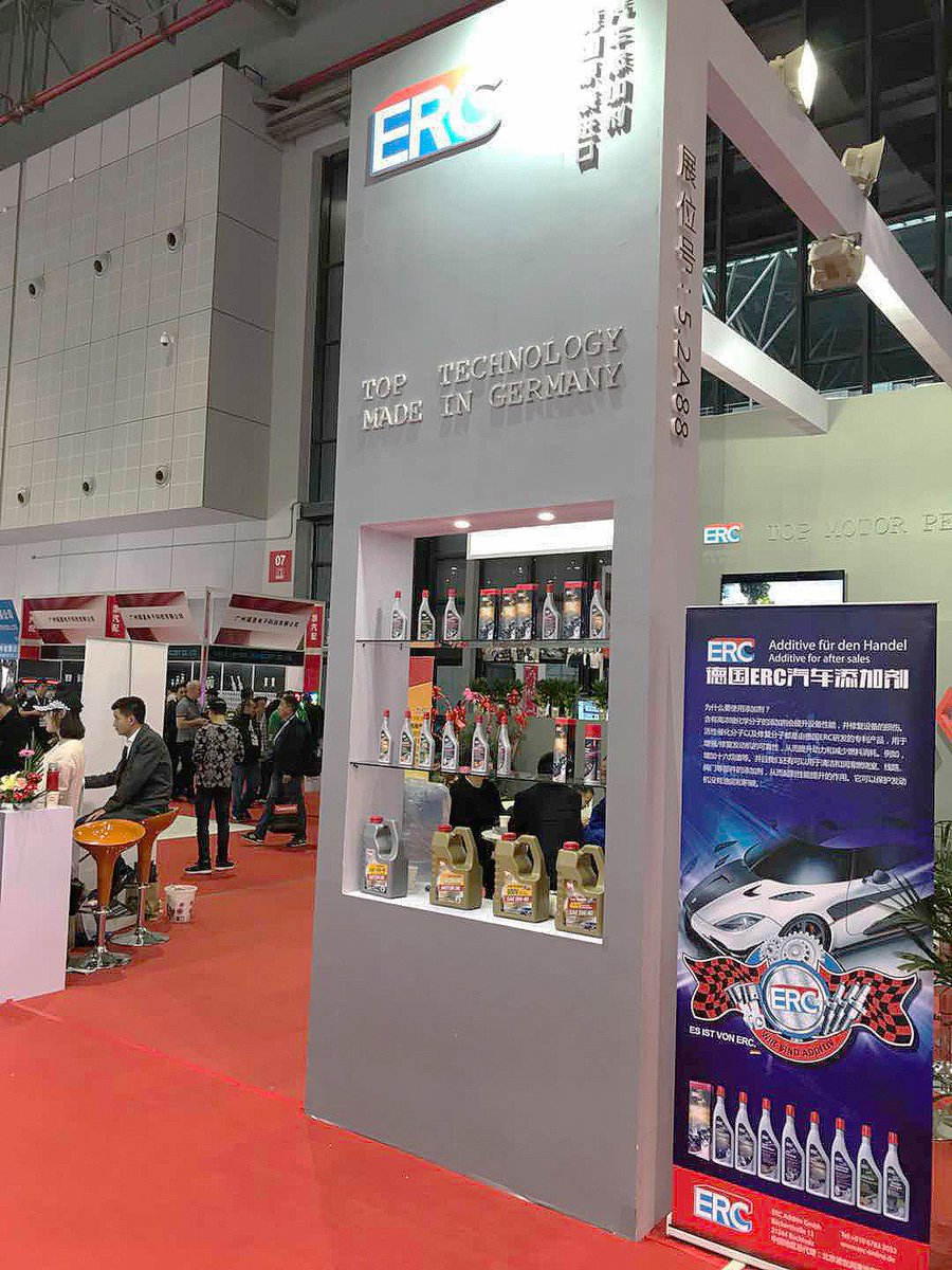 ERCAdditiv's tweet image. ERC Additiv GmbH at #AutomechanikaShanghai! That is how we are representing the Brand and products of ERC on our booth. Please visit us in hall 5.2 booth a88 #fueladditive, #oiladditive, #diesel, #petrol, #systemcleaner, #mineralöl, #kraftstoffe, #erdöl