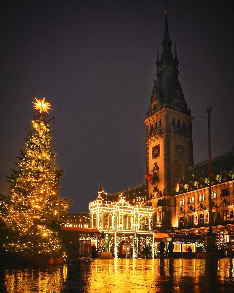 hansegang's tweet photo. Die besinnliche Zeit ist wieder offiziell eingeläutet. ✨
Welcher #Weihnachtsmarkt ist euer liebster? 

#Hamburg #HolyHamburg #xmasahoi #christmasmarket #christmas @HamburgAhoi @mein_hamburg @hamburg_de @BilderHamburg @GermanyTourism https://t.co/PFQUoo0mjk