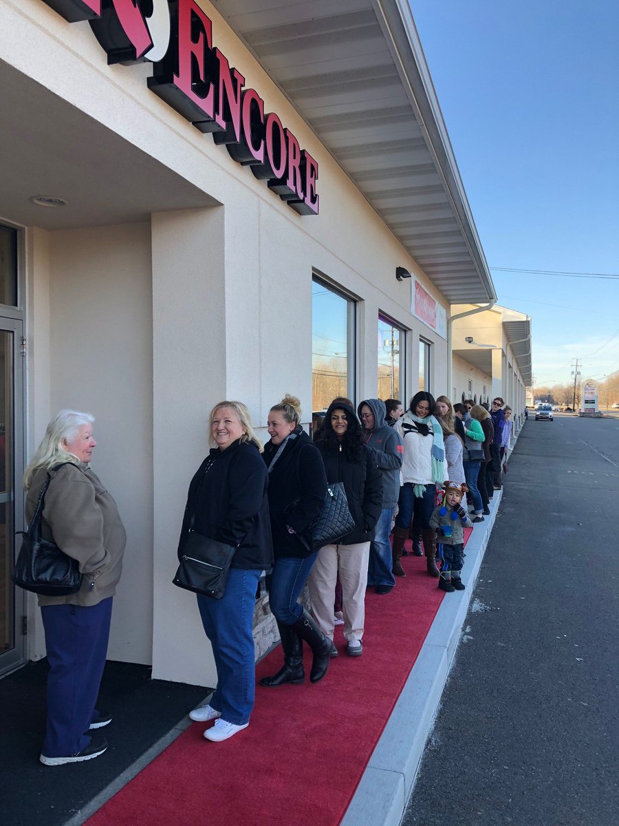 WinmarkResale's tweet image. This is the line this morning for our newest @StyleEncore in #Vestal, #NewYork. We ❤️ our customers! Thx for enduring the cold for the #GrandOpening today.