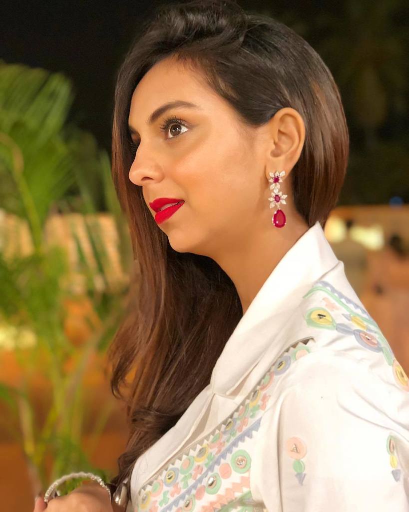 AanamC's tweet photo. Rubies? Yes please! ♥️ {earrings from @minawala_jewellers / wearing #FeelsSoGrand from #MACRETROMATTE on my lips} #WWWBeauty #WhatWhenWear #WWWLuxe https://t.co/Yg5PJZY4Q0 https://t.co/U5PFBZDYcu