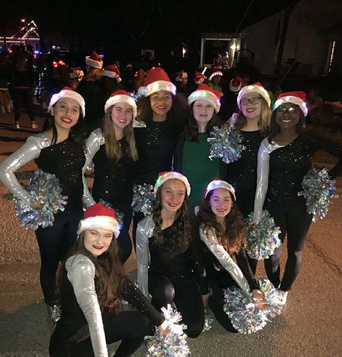 WaxahachieISD's tweet photo. @WaxahachieISD @HachieHowardJH @FinleyJrHigh #CheyAnnes light-up the #Christmas parade https://t.co/HiV4vZeZS9