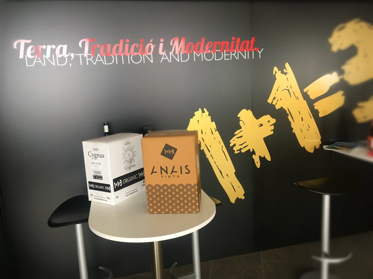 Nos encanta que nos visitéis en Mas Romaní, y nos dejéis reflexiones como esta: "Todos los Vinos y Cavas #umesufan3 tienen algo en común, que nos encantan."
Salud y Vino! 
#wine #winelovers #dopenedes #masromani #umesufantres #Navidad