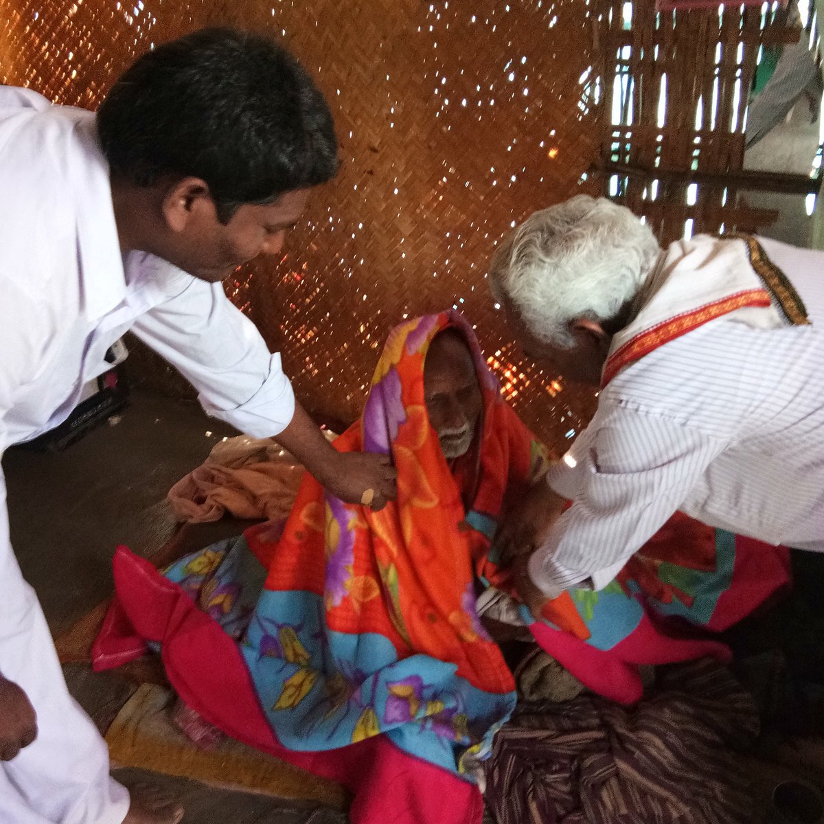 YogVedantSamiti's tweet photo. अमरावती, पूज्य संत श्री Asaram Bapu Ji की पावन प्रेरणा से उनके शिष्यों द्वारा कम्बल वितरण सेवा ! https://t.co/jApWgwLyyK