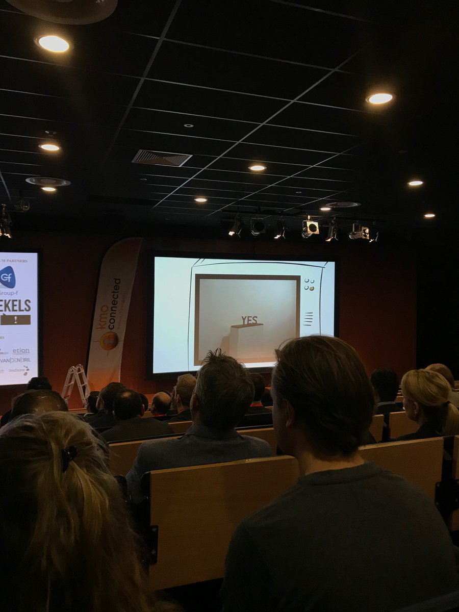 kmoconnected's tweet image. Niet te veel denken dat iets niet kan, want YES, you can! Soms is een nieuwe invalshoek voldoende, @CyrielKortleven #kcd17