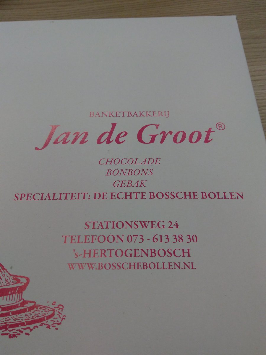 hansverheijhsum's tweet photo. Zo zeg... Komt Roy van @AOC_Gaming even langs met echte #BosscheBollen! Altijd smullen bij @IngramMicroNL. #IamIngram https://t.co/j1xZioEEnr