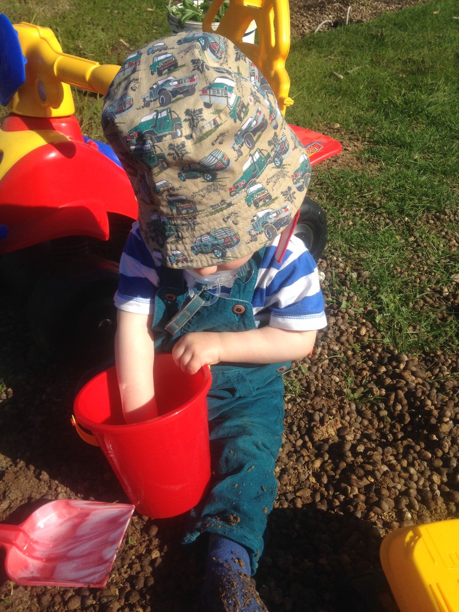 doyle_falklands's tweet photo. Beautiful day here in the #falklands. More #gardening with our little helper today! #garden #grow #sun #plant #falklands #baby https://t.co/zpLMvYeGOq