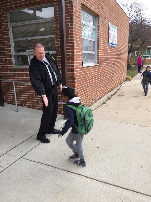 WoodcrestES's tweet photo. A special thank you to Lt. Kushina, from the @CherryHillPD, for greeting our kids warmly with high-fives during arrival this morning!ποΈ The resulting smiles were priceless!!
#ItsAllAboutWE https://t.co/rSgN2UOHbe