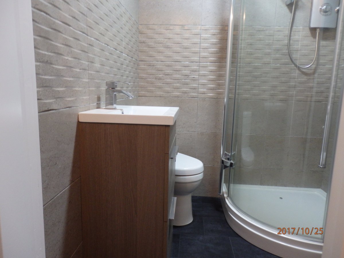 CorayProperties's tweet photo. We have some new photos to share of the newly renovated flats on Whitchurch Road. All furnished to a high standard with high gloss neutral kitchens and fully tiled bathrooms with good sized shower enclosures. Rents £650 - £850 pcm. Call to arrange a viewing 029 20 093 093 https://t.co/Ftz84W3mcs