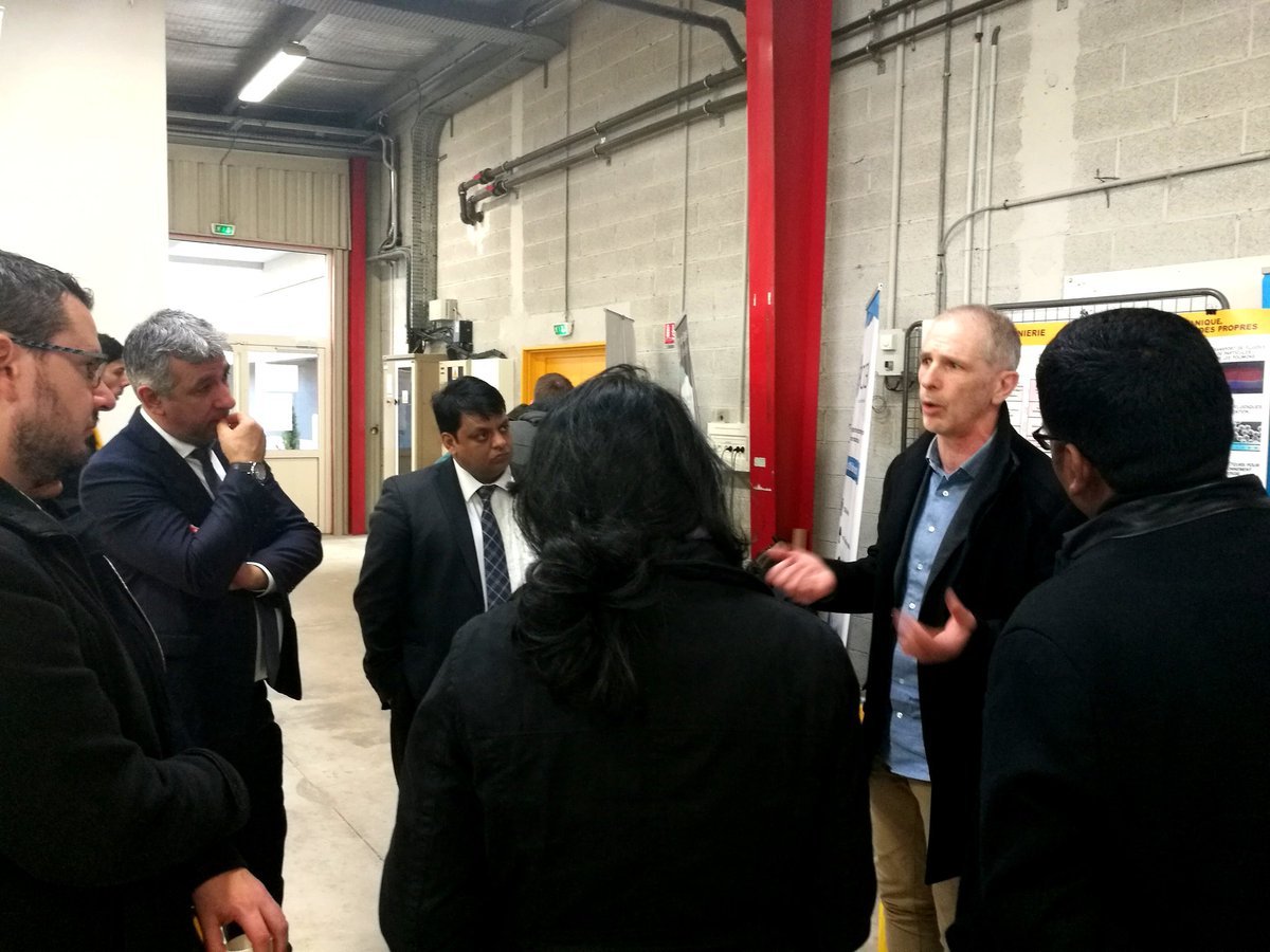 UPE13_'s tweet photo. [#THFS17] Délégation indienne d'entreprises en visite sur le Start Up Place 😉 https://t.co/LLbBpnFMU7
