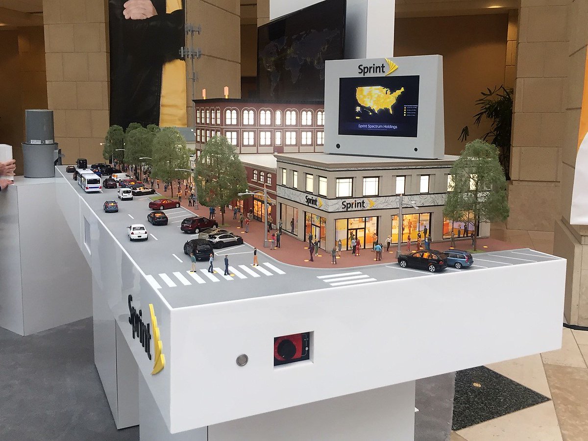 guengott68's tweet image. .@Sprint’s road to #5G! #SprintTeam put on incredible show cases of the potential of #5G with some of our partners! Exploring #Robotics, #MassiveMIMO, #IoT,#VR and much more! #Softbank #WorksForMe