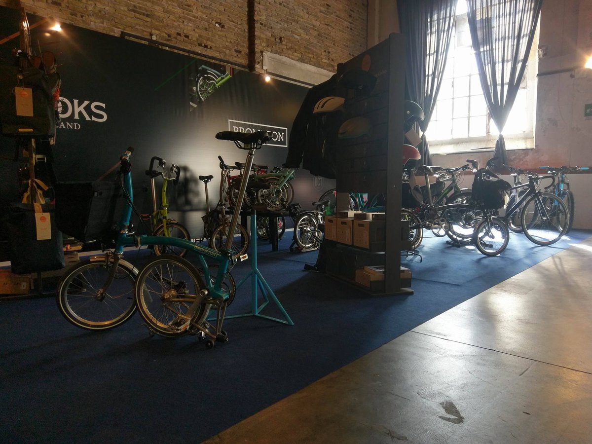 kickagency's tweet photo. Siamo entrati al Guido Reni District, per coordinare l’allestimento dello Spin Cycling Festival – Roma –  il primo organizzato in Italia. "Less is More" ecco come lo abbiamo interpretato https://t.co/LbMw7vo9Sl 😉#SPINCYCLINGFESTIVAL #kickagency #eventtech #eventprofs https://t.co/nAu16t15x4