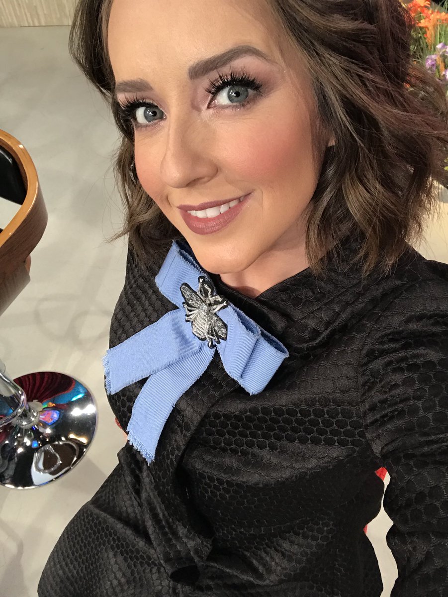 jimenachoco's tweet photo. Solo por hoy: jueves de #AcademiaVLA @VengaLaAlegria Los esperamos y les tengo una sorpresotaaaaaa!!! Apóyenme #TeamChoco 💕👊🏻 https://t.co/ayPbLkkynr