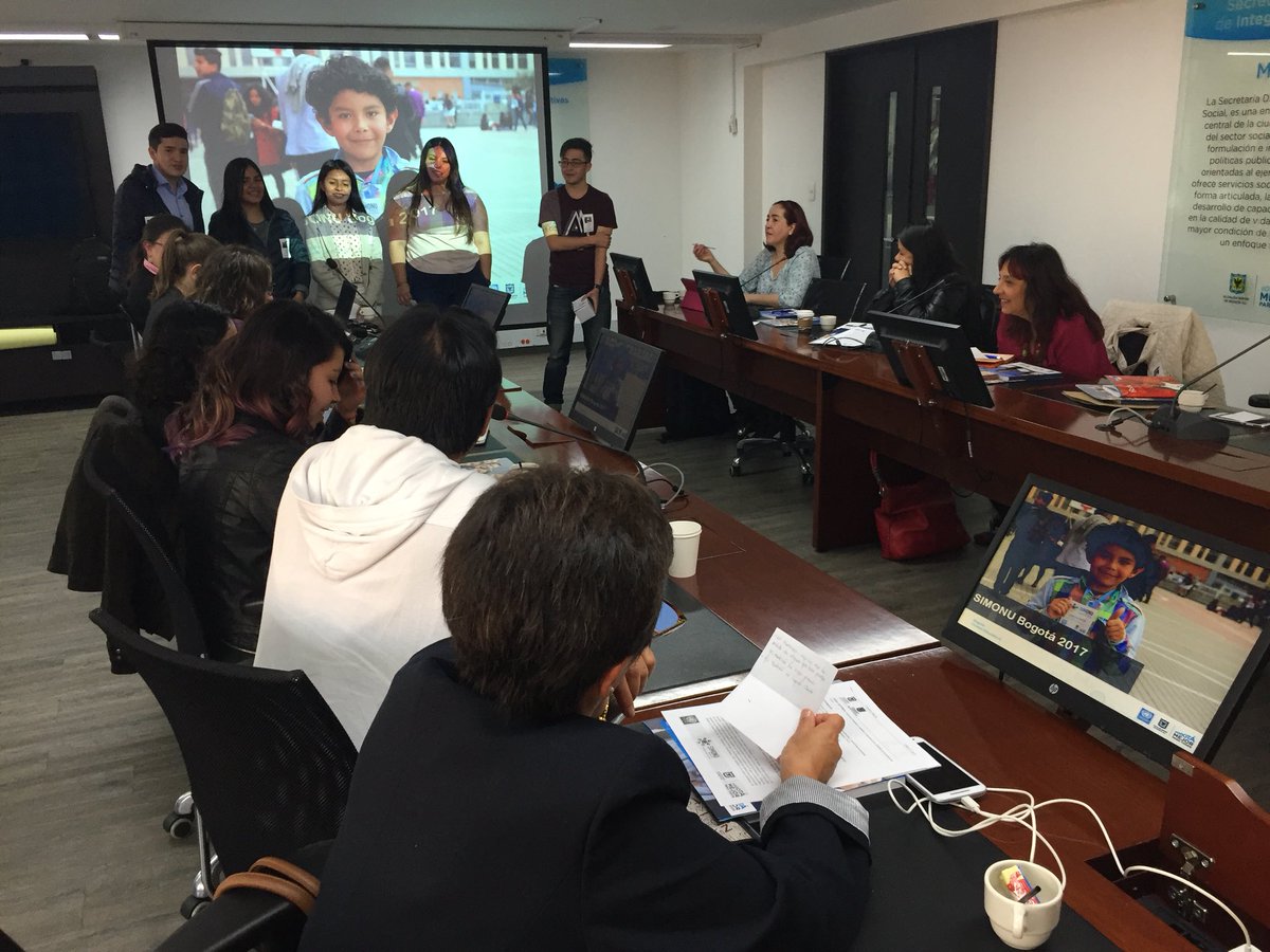 SimonuBogota's tweet photo. En la Comisión Bogotá de #SimONU2017 se contó con el acompañamiento del Programa Distrital de Prevención y Atención de Maternidad y Paternidad Tempranas de la SDIS para generar 9 propuestas donde los jóvenes pueden tener un rol activo en la formación educativa sobre la sexualidad https://t.co/IM5L1EvPKD