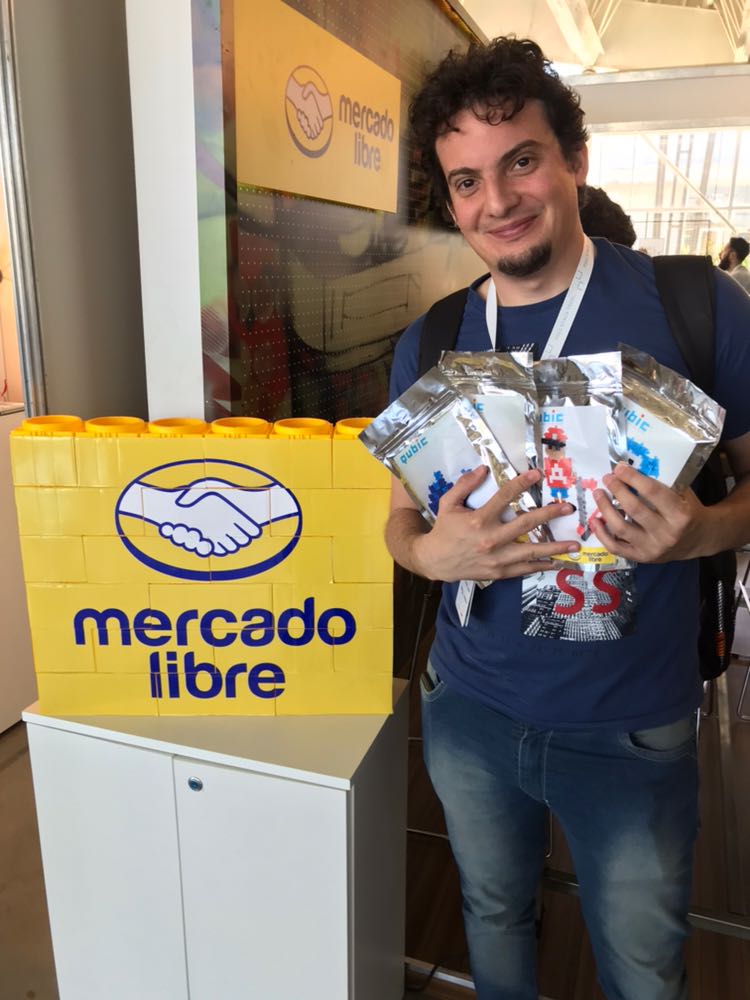 MeliDevelopers's tweet photo. Ellos vinieron a @arfullstack y se van con sus #Qubics 👏👏👏
Los queremos ver armados 😉 https://t.co/RzwSTLUiNv
