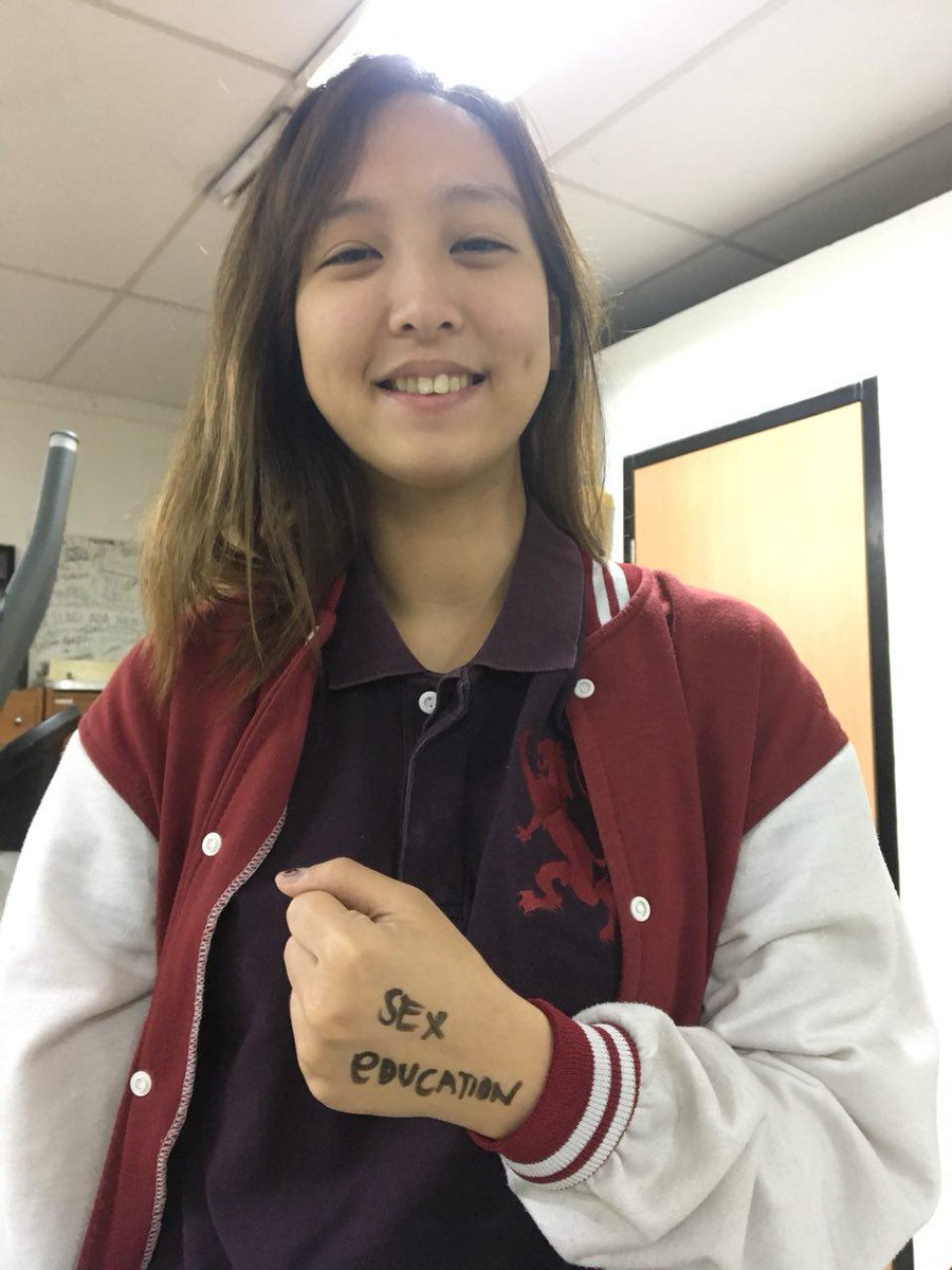 RadioSmartFM's tweet photo. 2/3 anak muda tidak memiliki pengetahuan yang benar tentang HIV.
Dalam rangka memperingati hari AIDS sedunia, @RadioSmartFM turut mendukung gerakan #sayaberani #handsupfor #HIVprevention untuk menghapus stigma terhadap HIV. https://t.co/I8f3W6QeeF
