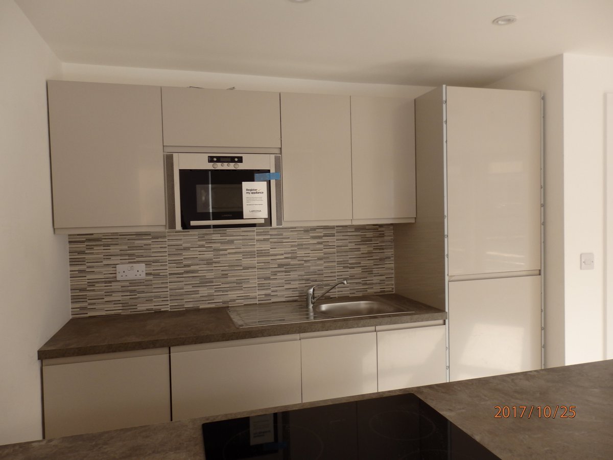 CorayProperties's tweet photo. We have some new photos to share of the newly renovated flats on Whitchurch Road. All furnished to a high standard with high gloss neutral kitchens and fully tiled bathrooms with good sized shower enclosures. Rents £650 - £850 pcm. Call to arrange a viewing 029 20 093 093 https://t.co/Ftz84W3mcs