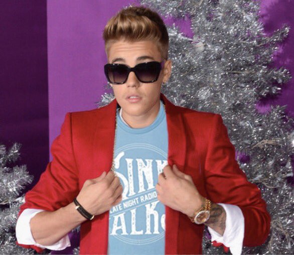 SinkTalks's tweet photo. You KNOW jbiebs is bringing the mistletoe to the Sink tonight. Buckle up and get ready for a magical Sink Talks Christmas. We go live at 10 https://t.co/qOxANKQH0p