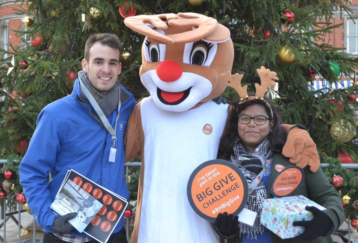 RHBNCAlumniCall's tweet photo. Come by the #FestiveMarket @RoyalHolloway for xmas gift wrapping and photos with Rudolph! #RHBigGive https://t.co/Oz0rqBMwMT