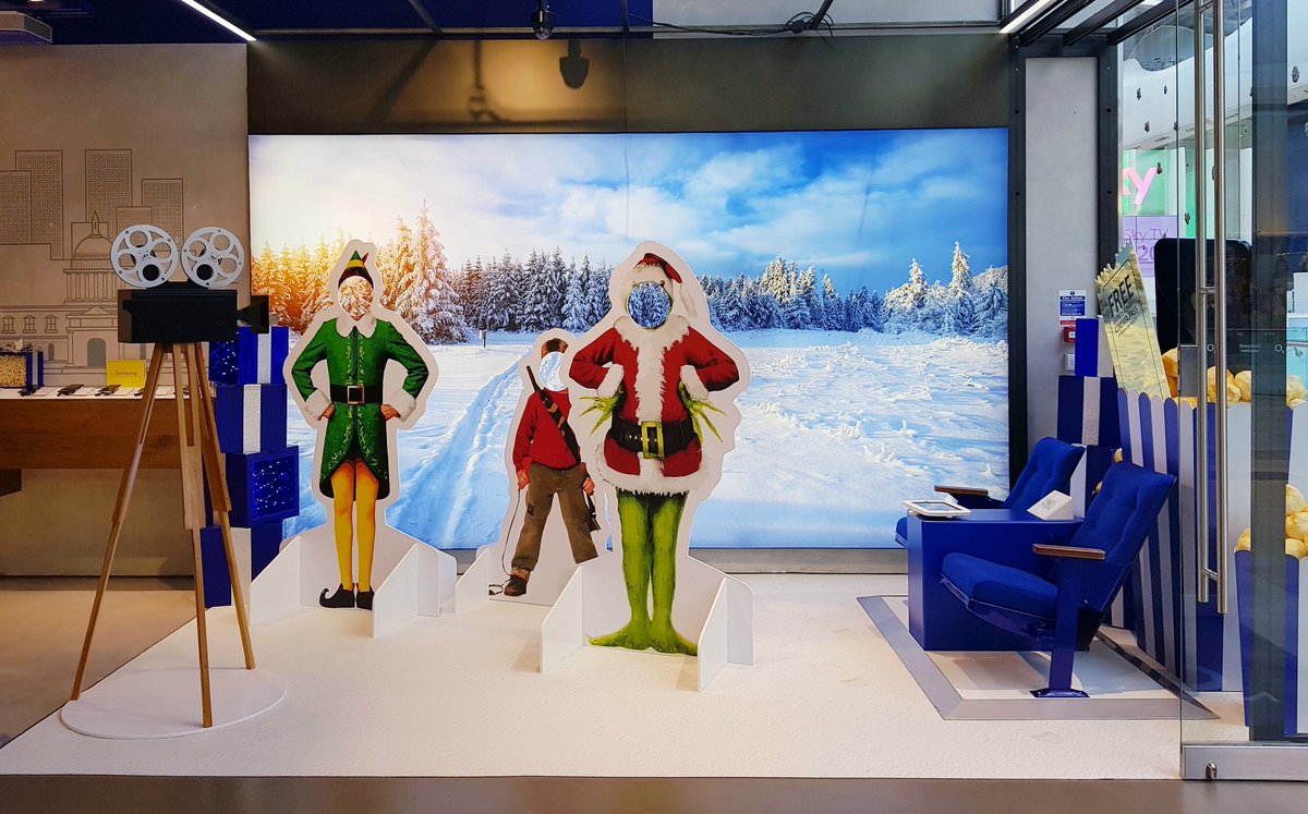 O2Careers's tweet image. Be a part of movie history this year and join our guys in store at #O2SOTF for some cinema magic 🎄🎄🎥🎥