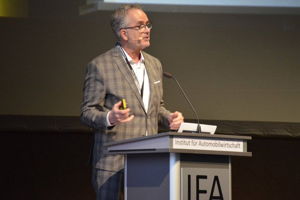 kfz_betrieb's tweet image. "Händler müssen mit ihrem Internetauftritt herausstechen und dürfen nicht im Einheitsbrei der Hersteller-Websites untergehen", sagt Burkhard Weller. #IfA17 #FutureOfRetail #Digitalisierung #Digitization