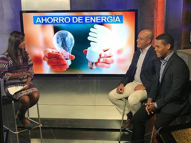Energuiard's tweet photo. Gracias al programa de Tv el #eldespertador y la conductora @laperiodistarosa por la oportunidad de comunicar al país sobre el ahorro energético y la existencia de nuestra tienda #EnerguiaStore #EficienciaEnergetica #Somostuguia #Energuía https://t.co/rqPeHalHhs
